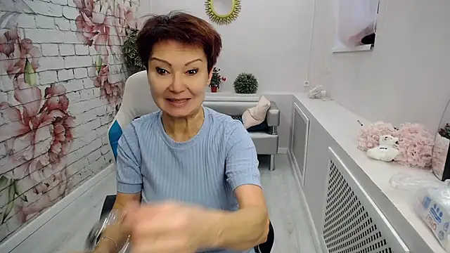 Snapshot of Cutie_Asya chatting on 10.14.25 Cutie Asya online show from 10.14.25