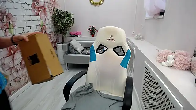 Snapshot of Cutie_Asya chatting on 10.15.25 Cutie Asya online show from 10.15.25