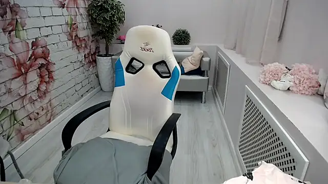 Snapshot of Cutie_Asya chatting on 10.16.25 Cutie Asya online show from 10.16.25