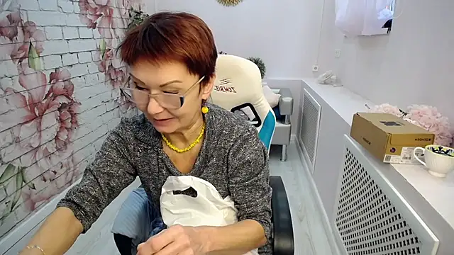 Snapshot of Cutie_Asya chatting on 10.20.25 Cutie Asya online show from 10.20.25