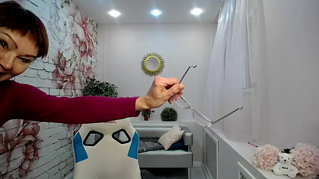 Snapshot of Cutie_Asya chatting on 10.21.25 Cutie Asya online show from 10.21.25