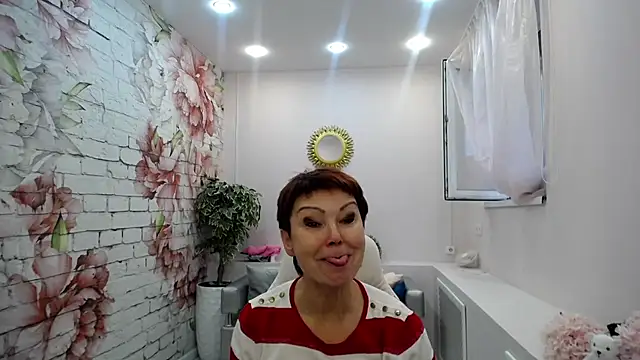 Snapshot of Cutie_Asya chatting on 10.27.25 Cutie Asya online show from 10.27.25