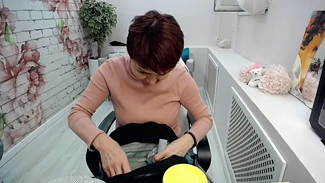 Snapshot of Cutie_Asya chatting on 11.19.25 Cutie Asya online show from 11.19.25