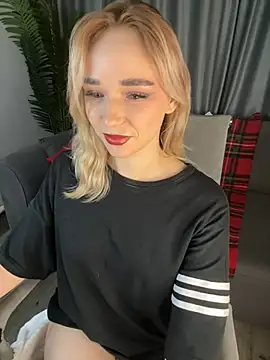 Snapshot of Eva_Millss chatting on 12.13.24 Eva Millss online show from 12.13.24