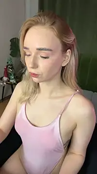 Snapshot of Eva_Millss chatting on 12.28.24 Eva Millss online show from 12.28.24