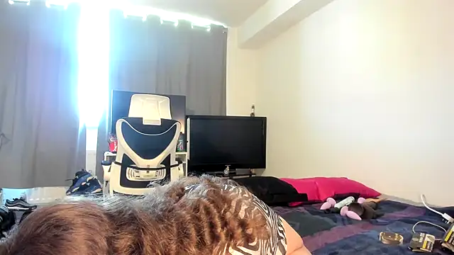 ENGLISHEMILY 69 online show from 01.30.25