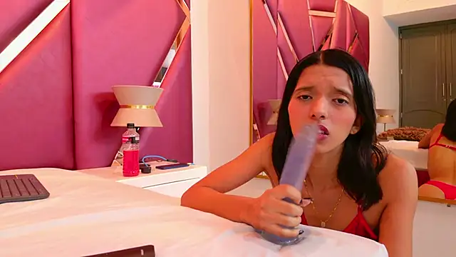 Snapshot of RebecaRelish chatting on 12.19.24 RebecaRelish online show from 12.19.24