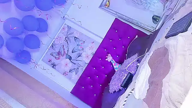 Snapshot of thifanny_black chatting on 12.18.24 thifanny black online show from 12.18.24