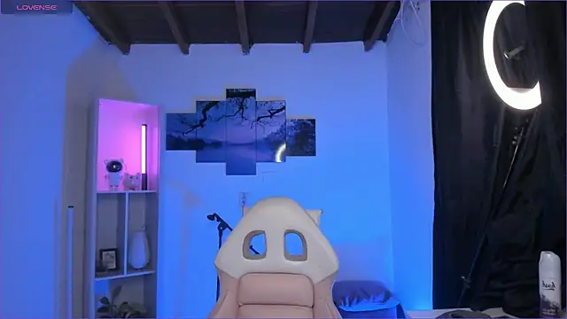 Snapshot of odelei chatting on 11.04.25 odelei online show from 11.04.25