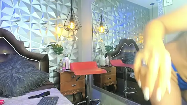 Snapshot of SusanSlim chatting on 11.28.25 SusanSlim online show from 11.28.25