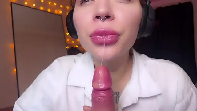 Snapshot of PaulaPratt chatting on 12.01.24 PaulaPratt online show from 12.01.24