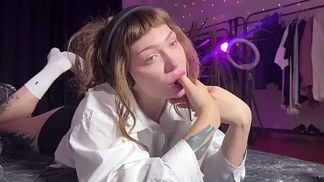 Snapshot of PaulaPratt chatting on 12.13.24 PaulaPratt online show from 12.13.24