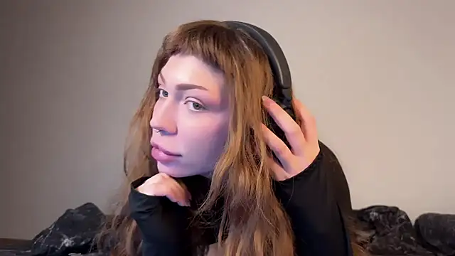 Snapshot of PaulaPratt chatting on 12.24.24 PaulaPratt online show from 12.24.24