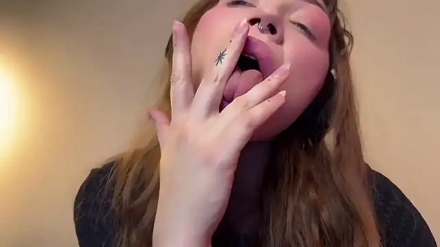 Snapshot of PaulaPratt chatting on 01.14.25 PaulaPratt online show from 01.14.25