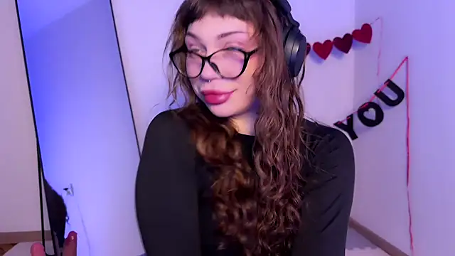 Snapshot of PaulaPratt chatting on 02.07.25 PaulaPratt online show from 02.07.25