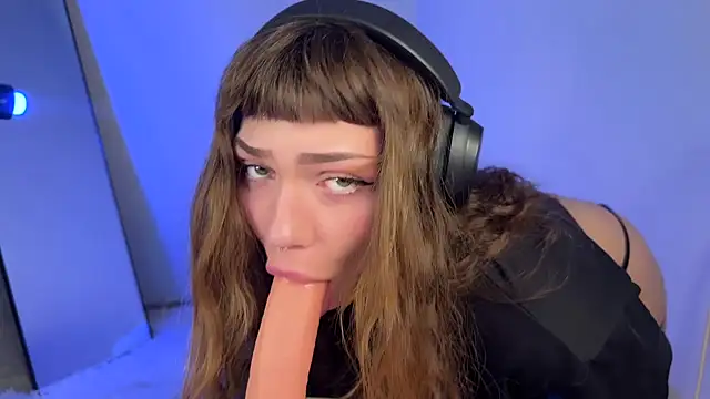 Snapshot of PaulaPratt chatting on 03.10.25 PaulaPratt online show from 03.10.25