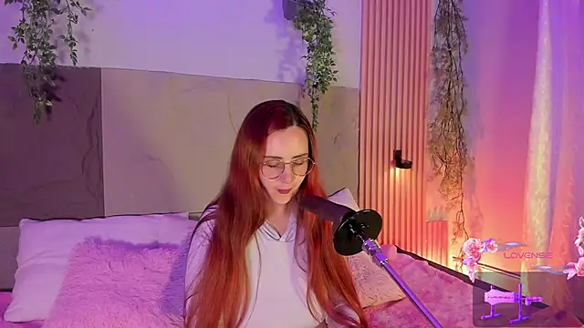 centaurigirl online show from 02.18.26