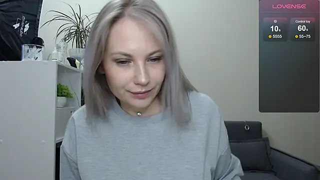 Snapshot of Sunny_bunny6 chatting on 12.18.24 Sunny bunny6 online show from 12.18.24