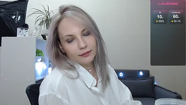 Snapshot of Sunny_bunny6 chatting on 12.18.24 Sunny bunny6 online show from 12.18.24