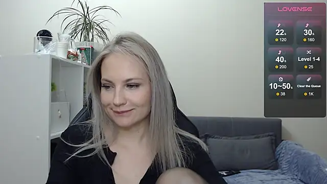 Snapshot of Sunny_bunny6 chatting on 01.28.25 Sunny bunny6 online show from 01.28.25