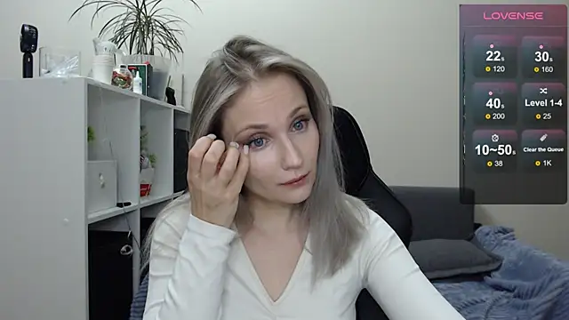 Snapshot of Sunny_bunny6 chatting on 02.01.25 Sunny bunny6 online show from 02.01.25