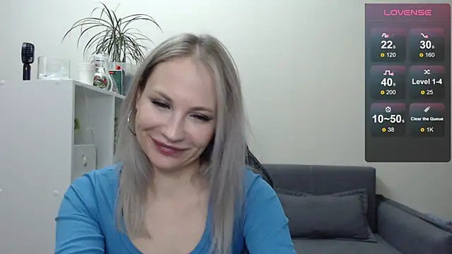 Snapshot of Sunny_bunny6 chatting on 02.10.25 Sunny bunny6 online show from 02.10.25