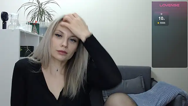 Snapshot of Sunny_bunny6 chatting on 02.13.25 Sunny bunny6 online show from 02.13.25