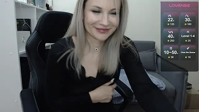 Snapshot of Sunny_bunny6 chatting on 02.13.25 Sunny bunny6 online show from 02.13.25