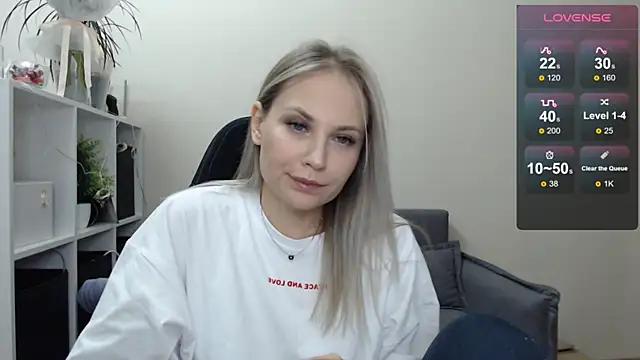 Snapshot of Sunny_bunny6 chatting on 02.18.25 Sunny bunny6 online show from 02.18.25