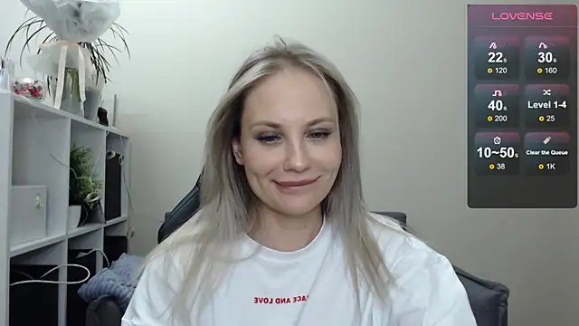 Snapshot of Sunny_bunny6 chatting on 02.18.25 Sunny bunny6 online show from 02.18.25