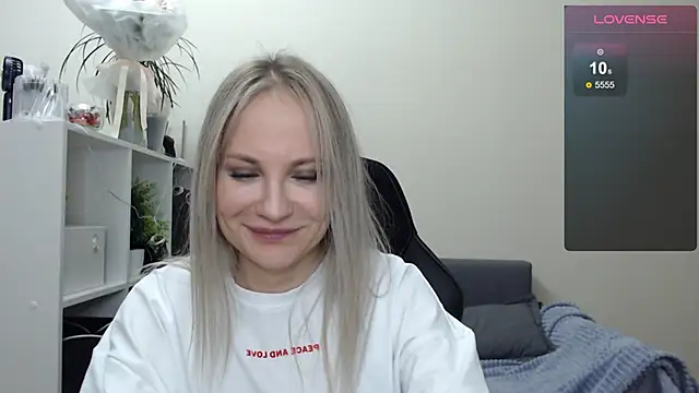 Snapshot of Sunny_bunny6 chatting on 02.18.25 Sunny bunny6 online show from 02.18.25