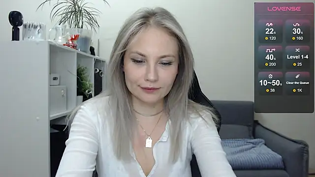 Snapshot of Sunny_bunny6 chatting on 02.28.25 Sunny bunny6 online show from 02.28.25