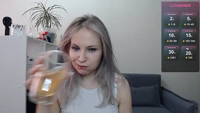 Snapshot of Sunny_bunny6 chatting on 03.05.25 Sunny bunny6 online show from 03.05.25