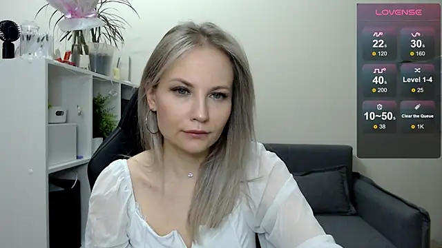 Snapshot of Sunny_bunny6 chatting on 03.17.25 Sunny bunny6 online show from 03.17.25