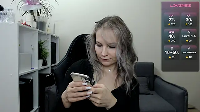 Snapshot of Sunny_bunny6 chatting on 03.19.25 Sunny bunny6 online show from 03.19.25