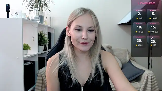 Snapshot of Sunny_bunny6 chatting on 09.18.25 Sunny bunny6 online show from 09.18.25