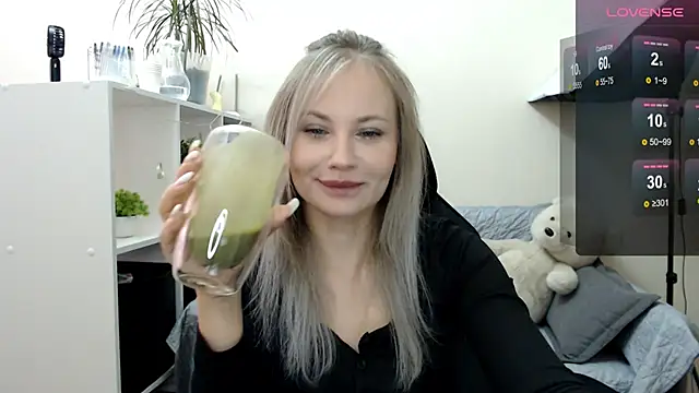 Snapshot of Sunny_bunny6 chatting on 09.30.25 Sunny bunny6 online show from 09.30.25