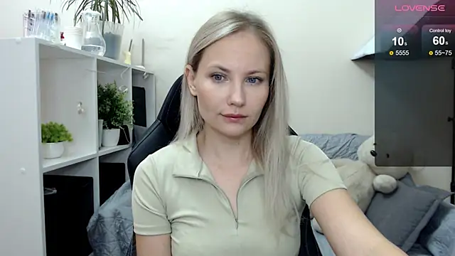 Snapshot of Sunny_bunny6 chatting on 10.03.25 Sunny bunny6 online show from 10.03.25