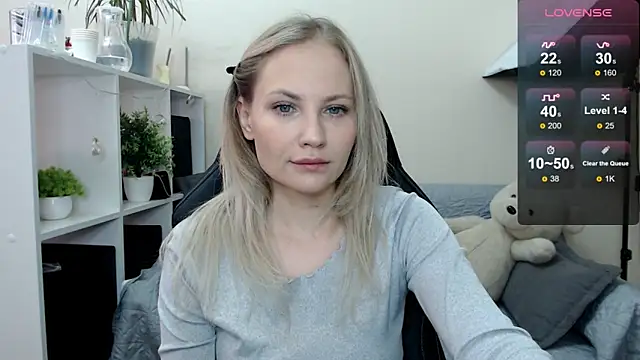 Snapshot of Sunny_bunny6 chatting on 10.08.25 Sunny bunny6 online show from 10.08.25