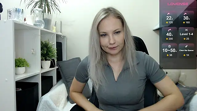 Snapshot of Sunny_bunny6 chatting on 10.10.25 Sunny bunny6 online show from 10.10.25