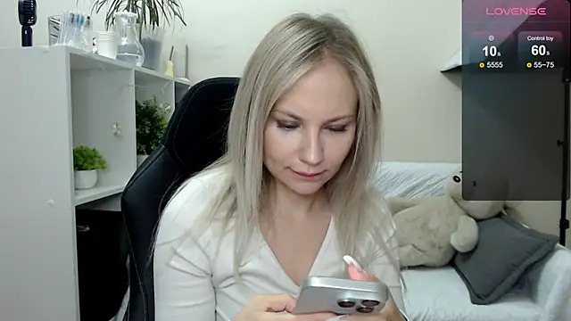 Snapshot of Sunny_bunny6 chatting on 10.17.25 Sunny bunny6 online show from 10.17.25