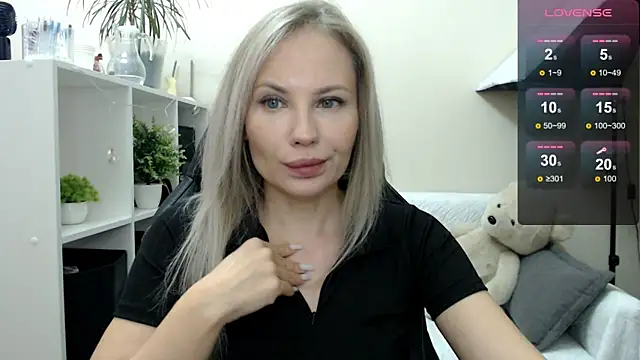 Snapshot of Sunny_bunny6 chatting on 10.20.25 Sunny bunny6 online show from 10.20.25