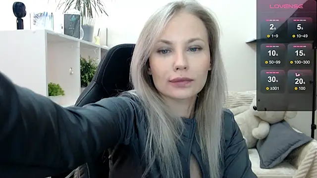 Snapshot of Sunny_bunny6 chatting on 10.27.25 Sunny bunny6 online show from 10.27.25