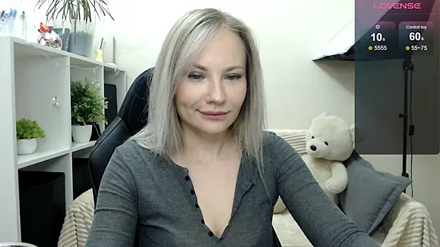 Snapshot of Sunny_bunny6 chatting on 11.07.25 Sunny bunny6 online show from 11.07.25