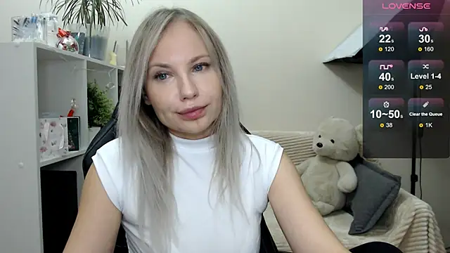 Snapshot of Sunny_bunny6 chatting on 11.10.25 Sunny bunny6 online show from 11.10.25