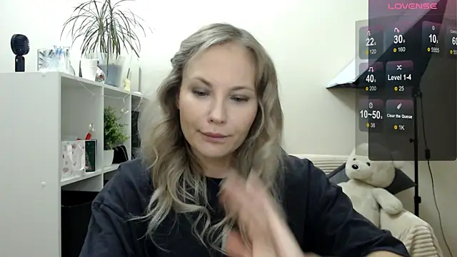 Snapshot of Sunny_bunny6 chatting on 11.26.25 Sunny bunny6 online show from 11.26.25