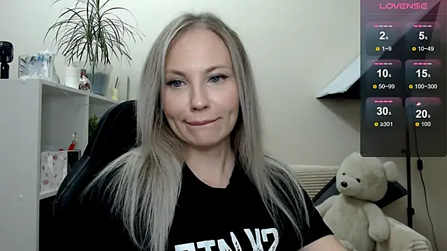 Snapshot of Sunny_bunny6 chatting on 11.29.25 Sunny bunny6 online show from 11.29.25