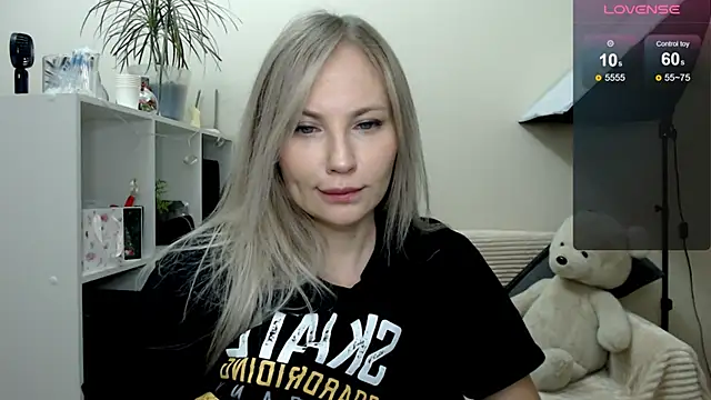 Snapshot of Sunny_bunny6 chatting on 11.30.25 Sunny bunny6 online show from 11.30.25