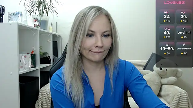 Snapshot of Sunny_bunny6 chatting on 12.02.25 Sunny bunny6 online show from 12.02.25