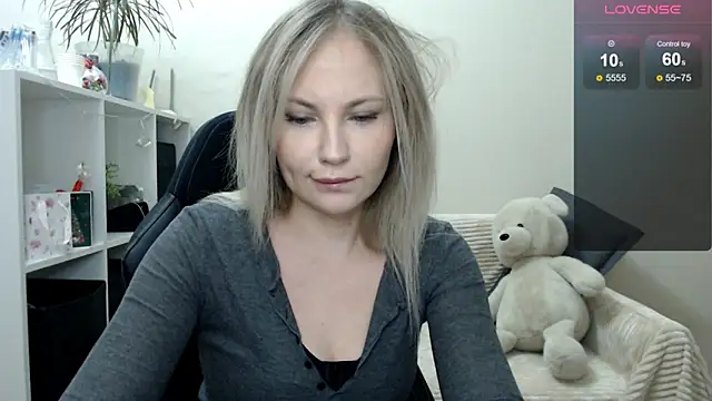 Snapshot of Sunny_bunny6 chatting on 12.04.25 Sunny bunny6 online show from 12.04.25